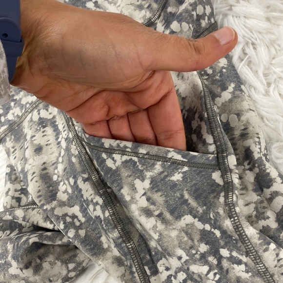 Lululemon Invigorate High-Rise Crop 23" Gritstone White Opal Multi - Picture 4 of 8